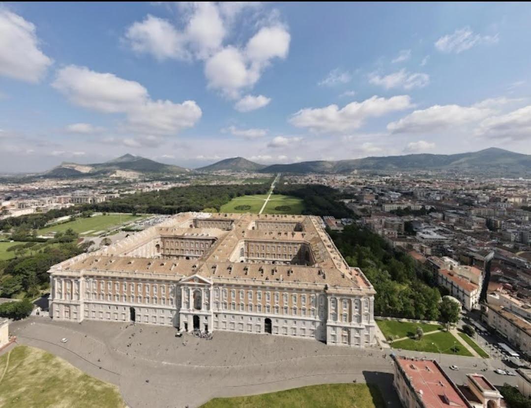 Готель Royal Palace Gate San Nicola La Strada Екстер'єр фото